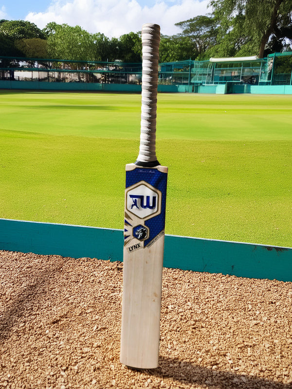 Three Wickets Lynx English Willow Cricket Bat (Short Handle)