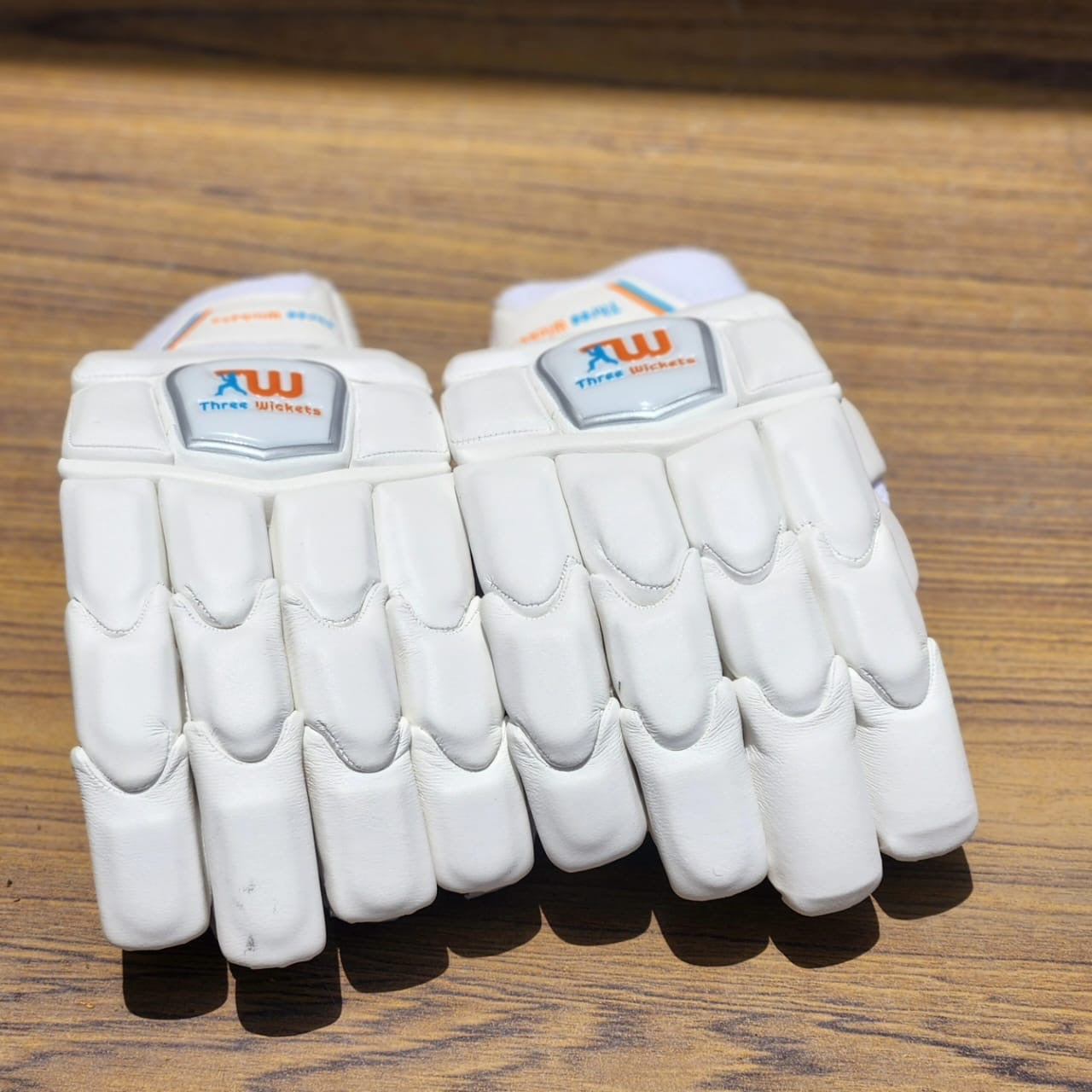 Three Wickets Test Grade Spilt Finger Batting Gloves RH